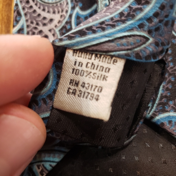 Geoffrey Beene Necktie, Blues and blacks - Picture 8 of 12